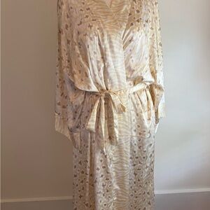 Show Me Your Mumu Satin Animal Print Robe – One Size, Never Worn
